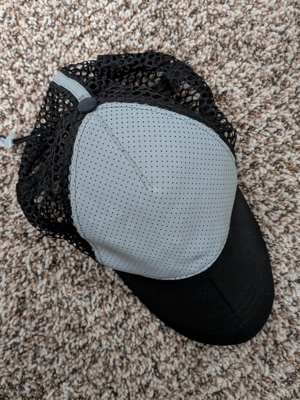 Oiselle Reflective Runner Trucker Hat - Picture 3 of 5